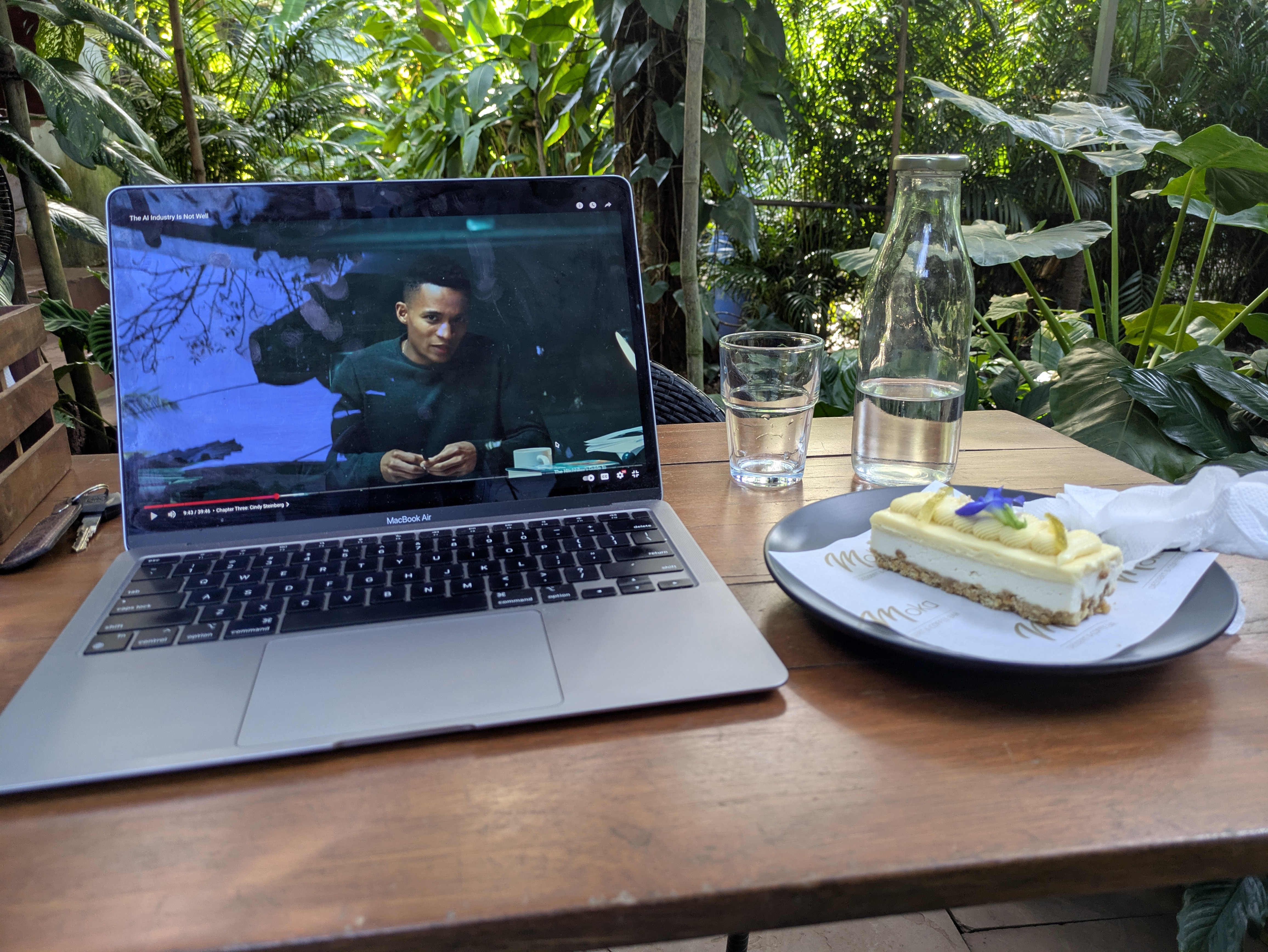 Moka Dessert & Coffee Bar outdoor seating